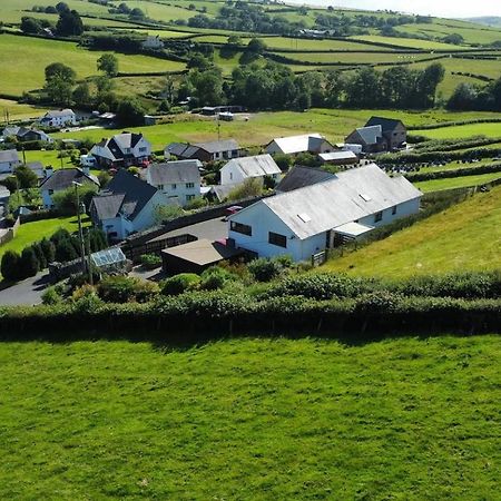 Bed and Breakfast Y Grange Llanfihangel-y-Creuddyn Zewnętrze zdjęcie