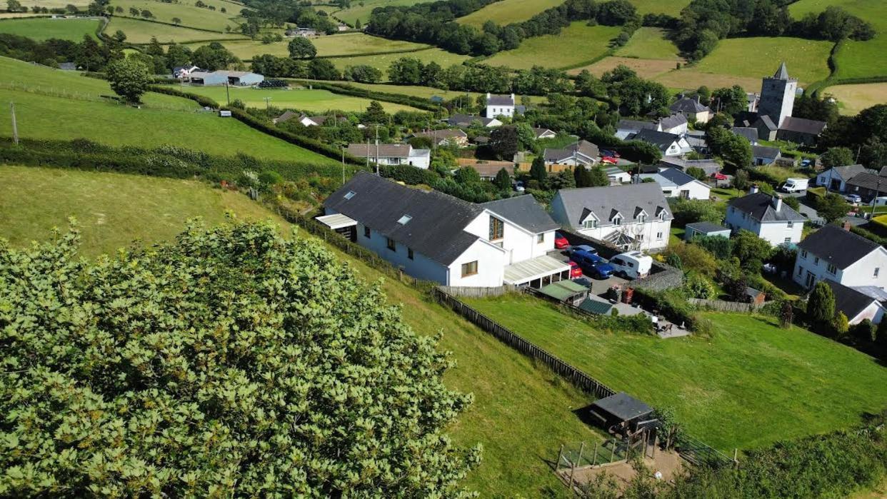Bed and Breakfast Y Grange Llanfihangel-y-Creuddyn Zewnętrze zdjęcie