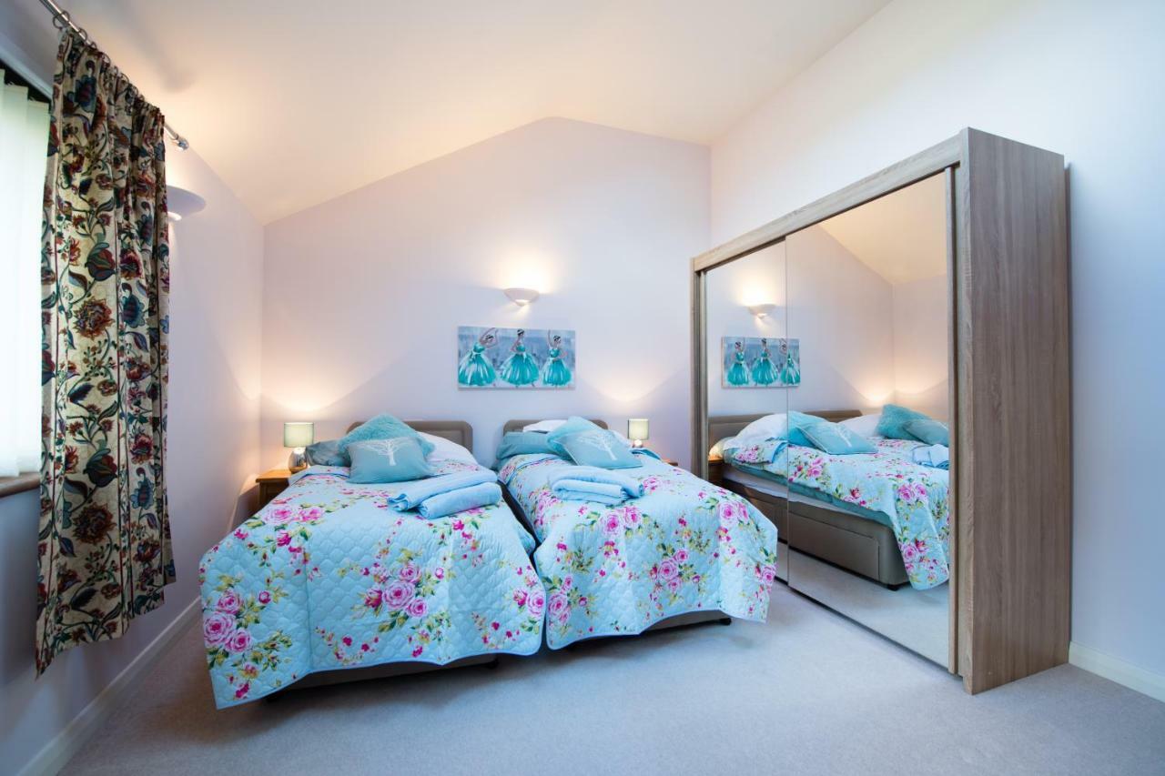 Bed and Breakfast Y Grange Llanfihangel-y-Creuddyn Zewnętrze zdjęcie
