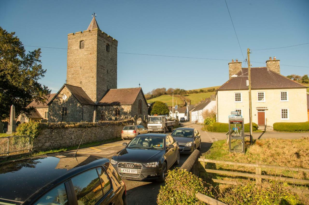 Bed and Breakfast Y Grange Llanfihangel-y-Creuddyn Zewnętrze zdjęcie